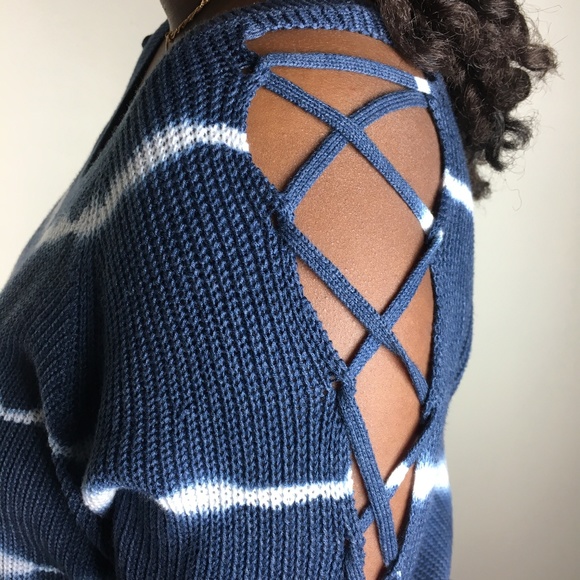 **SOLD** TORRID Cut-Out Cold Shoulder - Picture 3 of 8